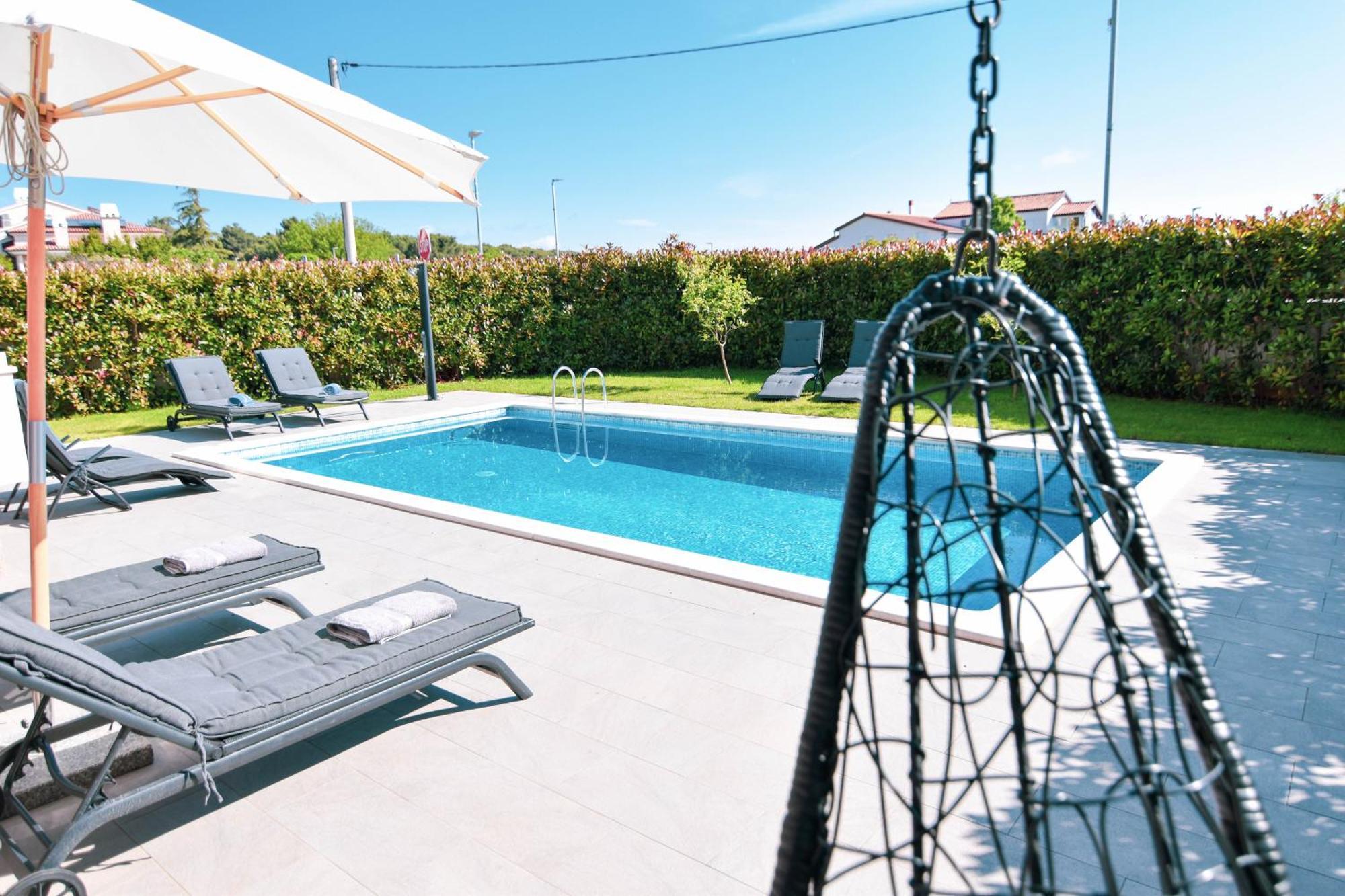 Luxury Apartment Vela With Swimming Pool Premantura Esterno foto